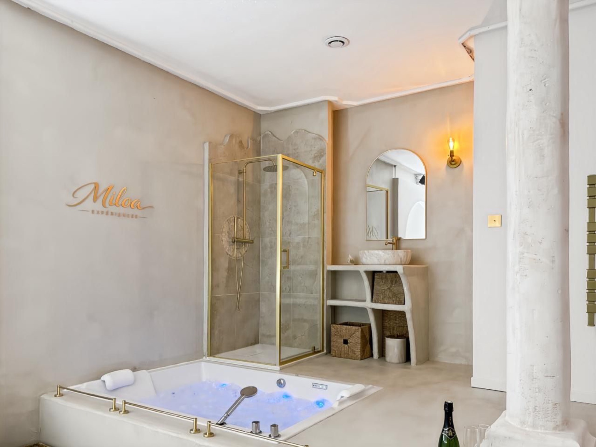 Douche à l'italienne et vasque en pierre